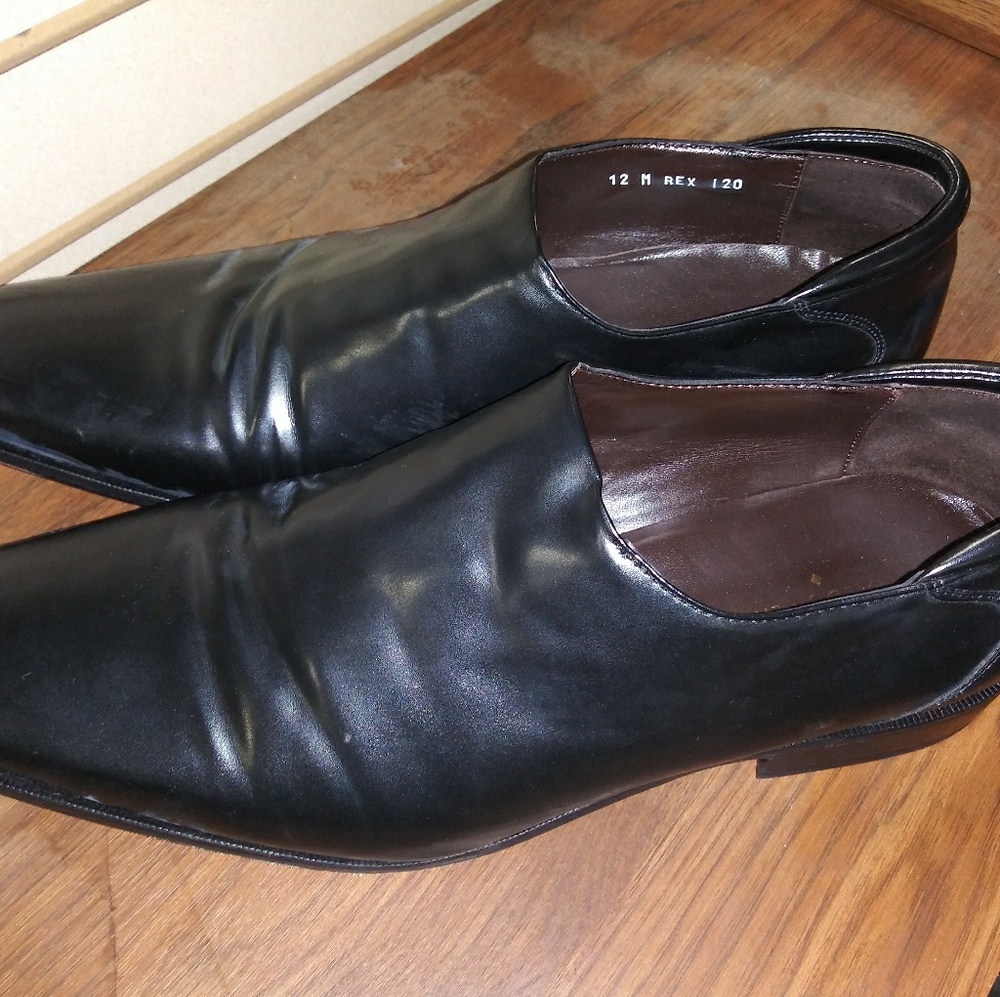 Donald J Pliner  Men's slip-on shoes